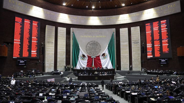 Diputados aprueban reforma a la Ley Aduanera; tras pifia, Morena corea estar “a favor del huachicol fiscal”