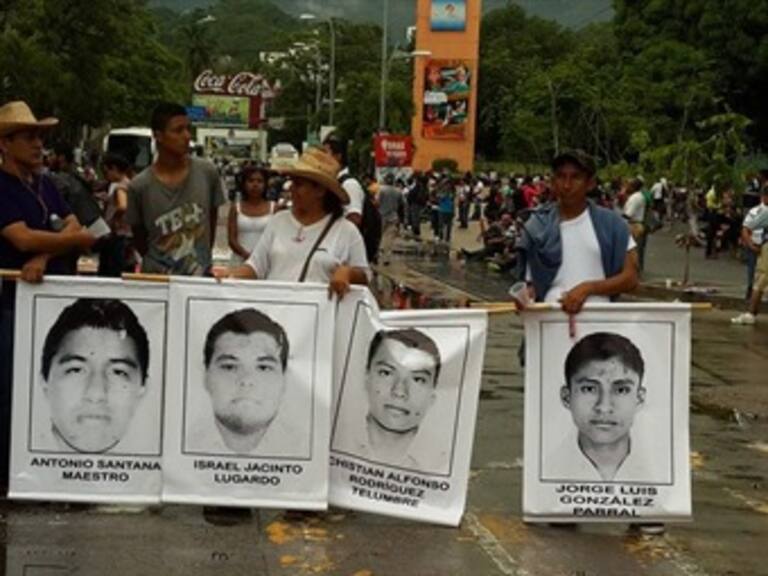 Esperan padres de normalistas de Ayotzinapa arribo de especialistas de CIDH