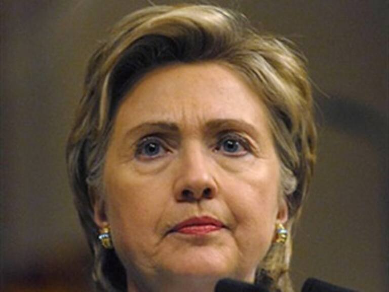 Mantendrá Hillary Clinton contactos con opositores libios en París