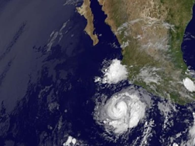 &#039;Cristina&#039; se convierte en huracán categoría IV