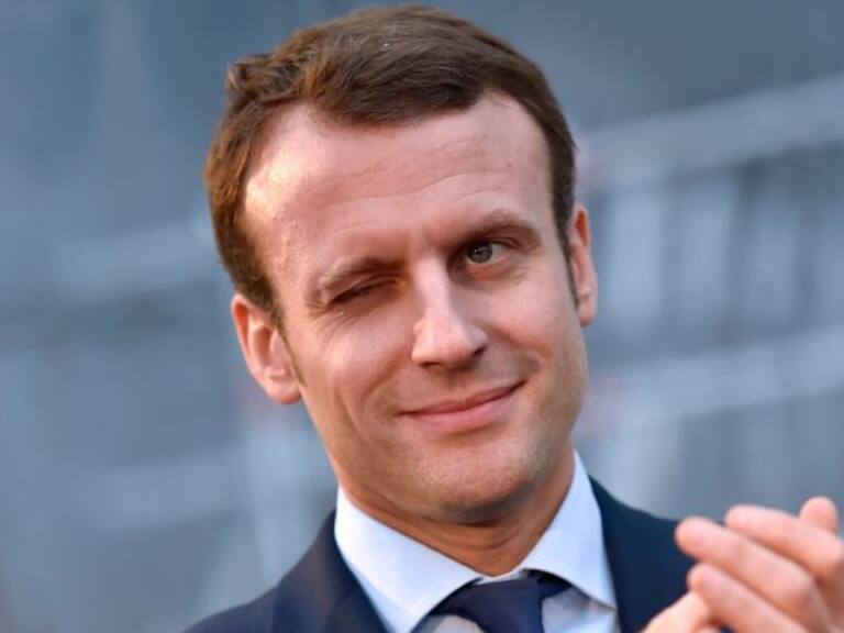 Emmanuel Macron gasta miles de euros en maquillaje