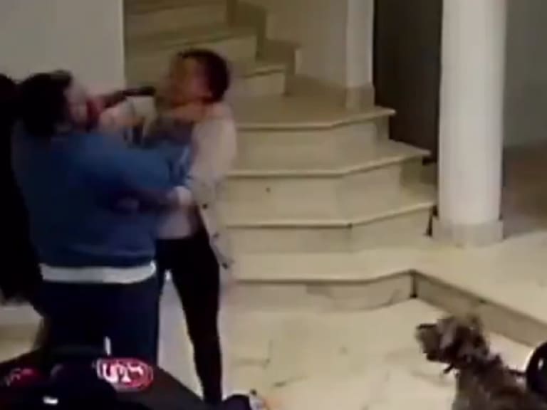 Renuncia funcionario del INAI tras ser exhibido golpeando a dos mujeres