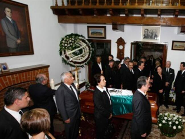 Encabeza Calderón homenaje a Miguel de la Madrid Hurtado