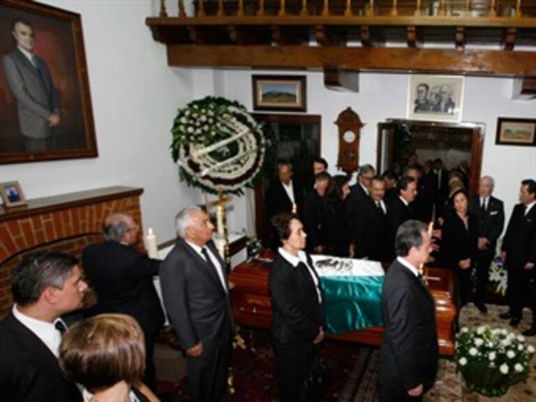Encabeza Calderón homenaje a Miguel de la Madrid Hurtado