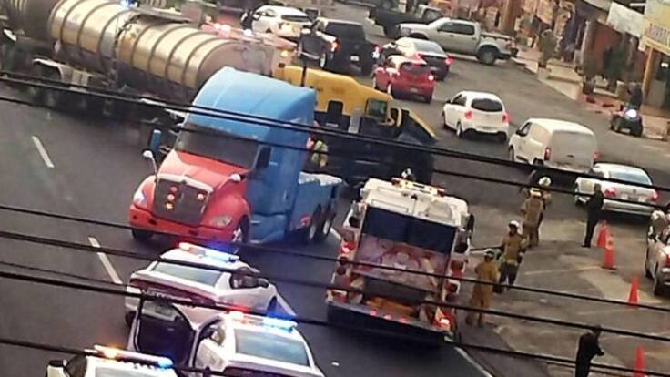 ¿Qué pasó en la México-Toluca que llevan horas parados a la altura de La Marquesa por el tráfico?