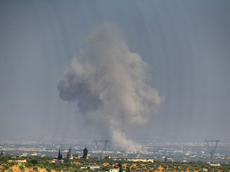 Un nuevo bombardeo de Israel contra base de Hezbolá deja al menos 42 personas muertas