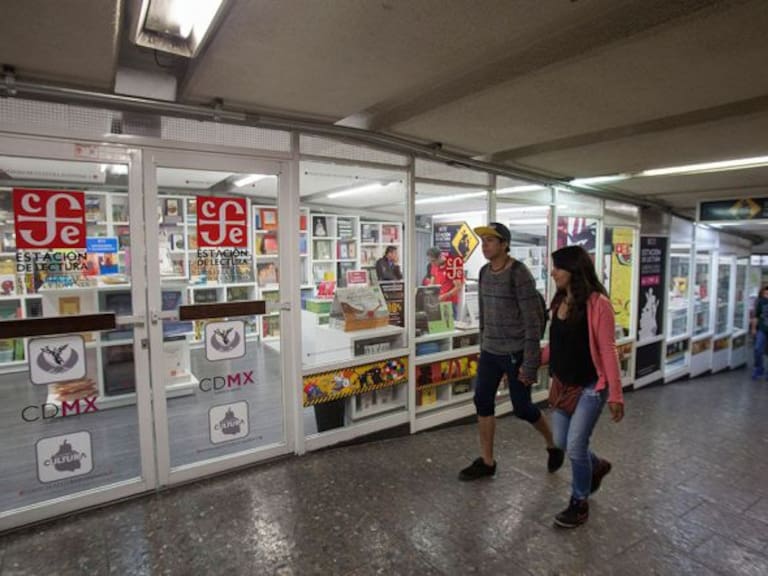 Arranca “Piñata de Libros” en metro Zócalo y Pino Suarez