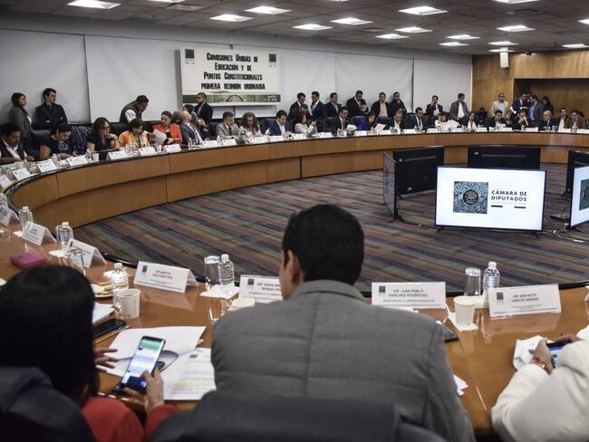 Diputados aprueban en comisiones Reforma Educativa