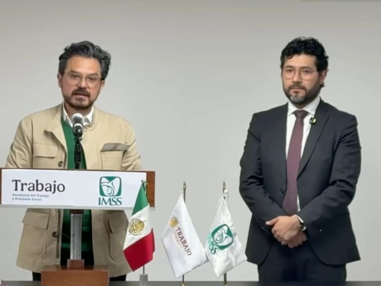 Anuncia el director general del IMSS aumento salarial del 8%, basificación de 10 mil 939 empleados y un plan para mejorar el abasto de medicamentos, el equipo médico y la atención a derechohabientes.