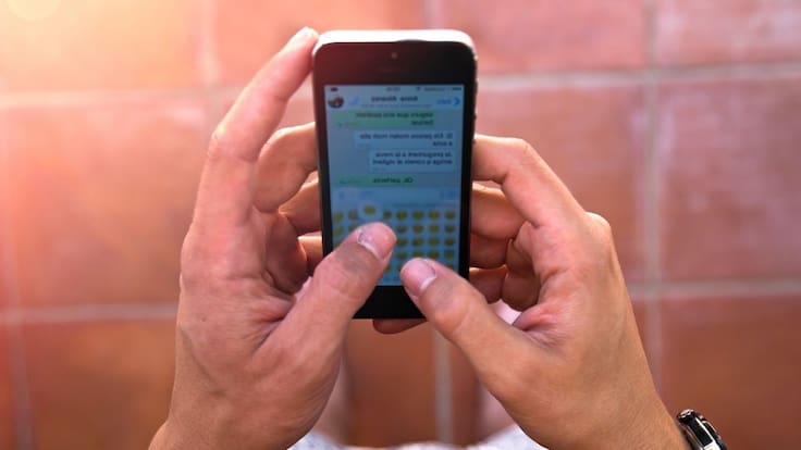 Cómo ocultar chats de WhatsApp sin tener que archivarlos en carpeta y protegerlos con contraseña