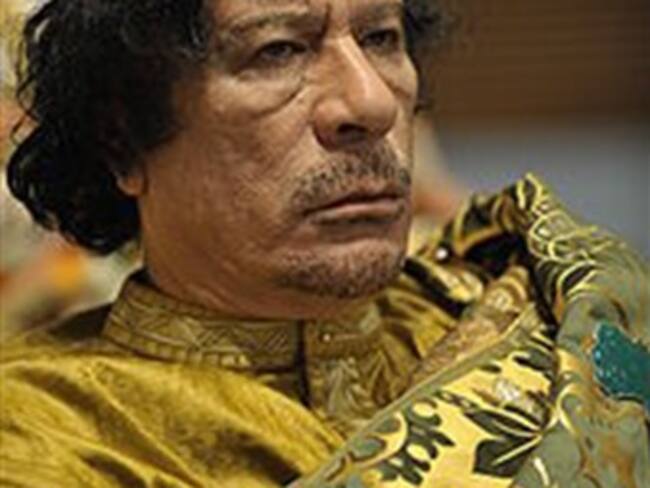 Llama hijo de Gadafi a seguidores a defender el régimen