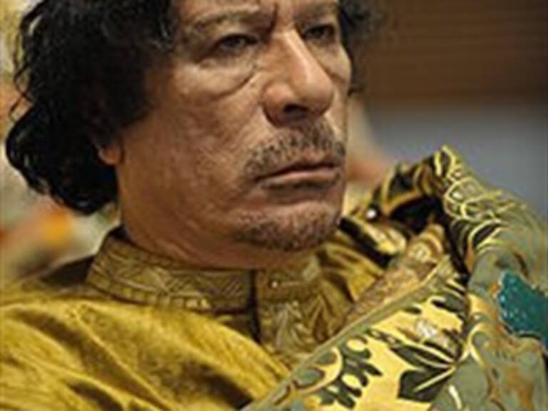 Llama hijo de Gadafi a seguidores a defender el régimen