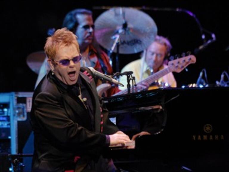 Conquista Elton John al público… y a los Fox
