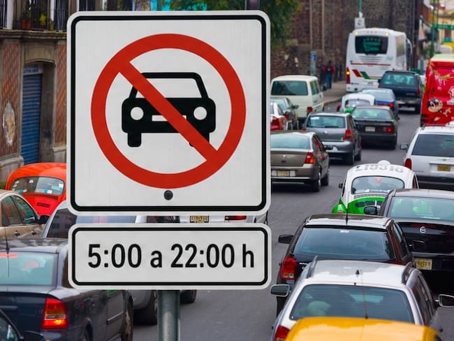 Antes de salir este lunes revisa el Hoy No Circula: placas que descansan el 17 de agosto