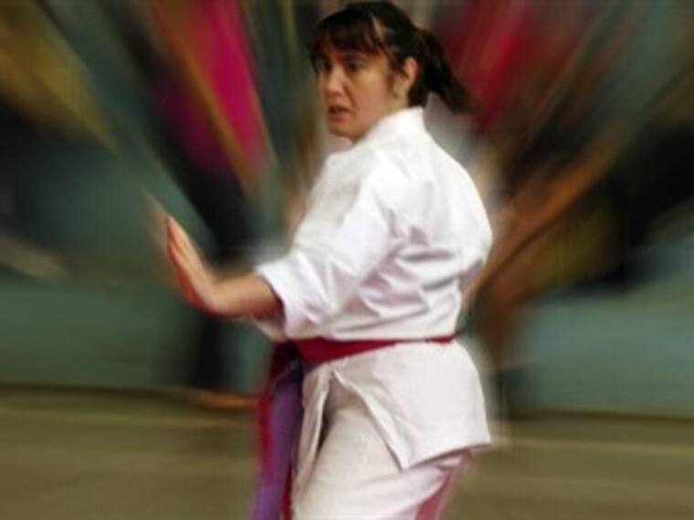 'No te metas con mi hija' es el lema de las madres karatecas en Lima