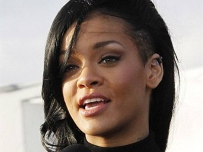 Cumplirá Rihanna sueño de incursionar en el mundo de la moda