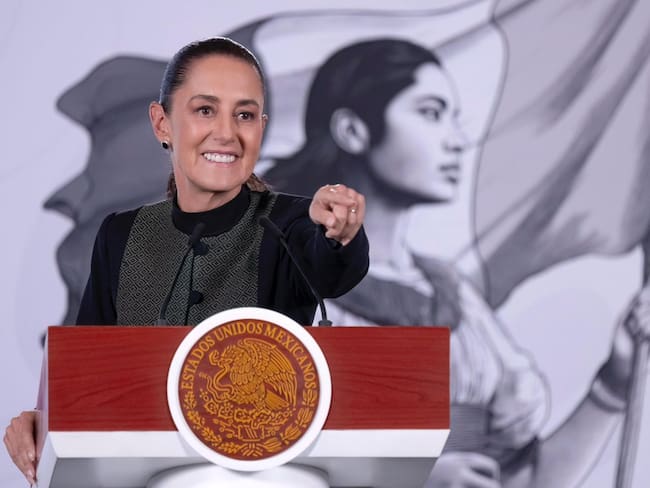 Celebra Sheinbaum freno a intención de Trump de eliminar ciudadanía por nacimiento en EU