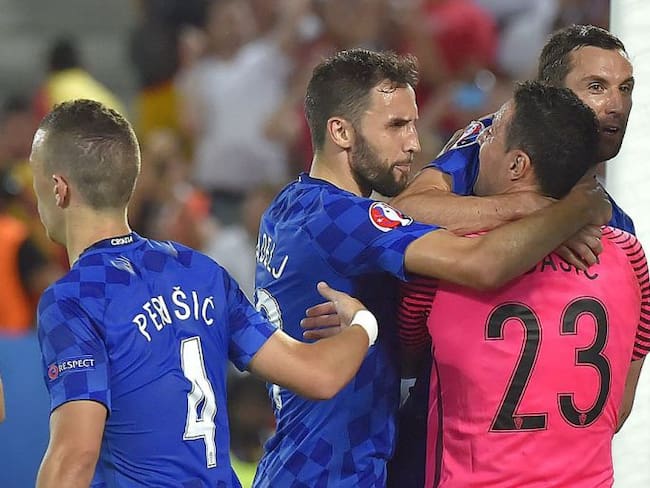 Croacia le arrebata el primer sitio del grupo D a España tras vencerla 2-1