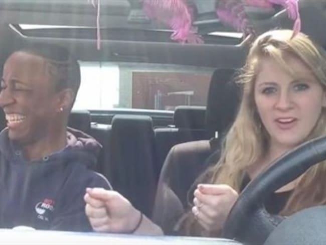 Así se escucha cuando una estadounidense canta en español