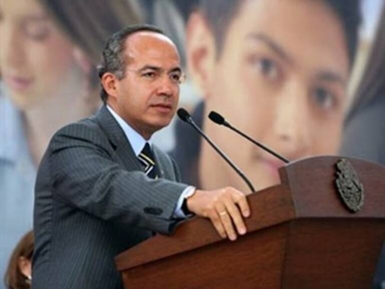 Calderón promete ayuda a daminficados de Coahuila