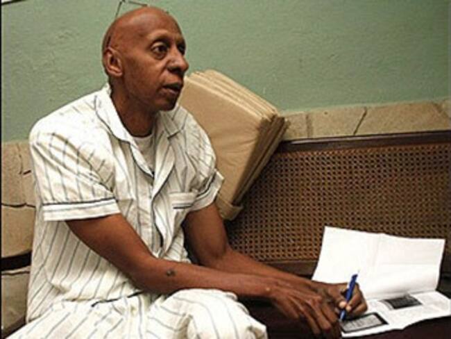 Detiene policía cubana a Guillermo Fariñas