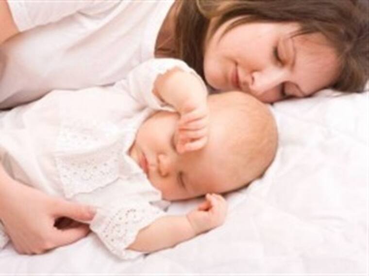 Entérate de 7 beneficios al dormir con tu bebé
