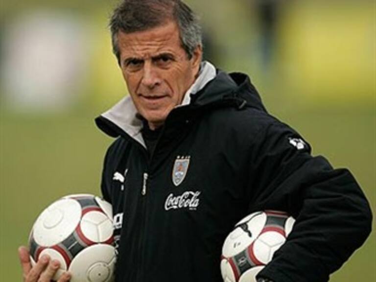 Convocados Forlán, Suárez y Cavani para enfrentar a Argentina y Bolivia