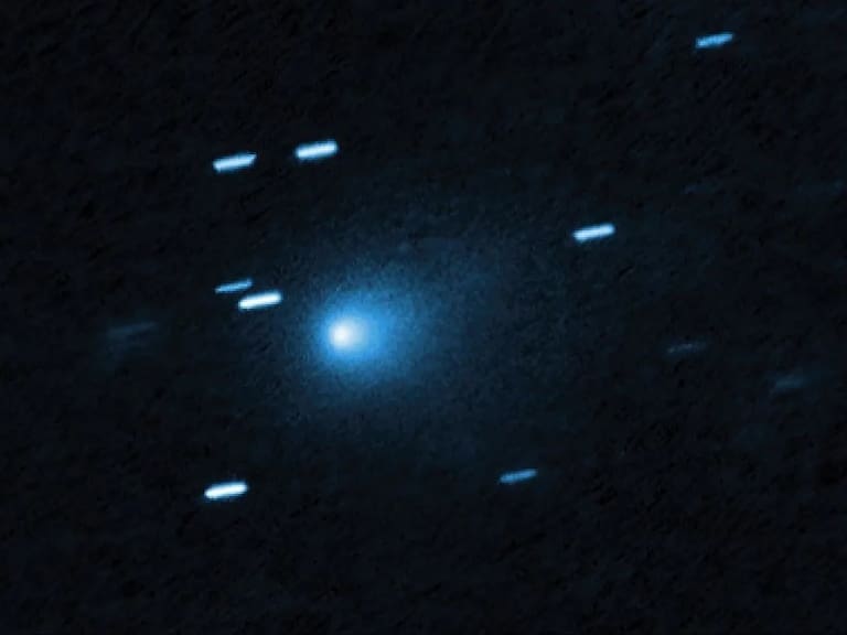 Imagen del cometa interestelar 3I/ATLAS capturada por la NASA.