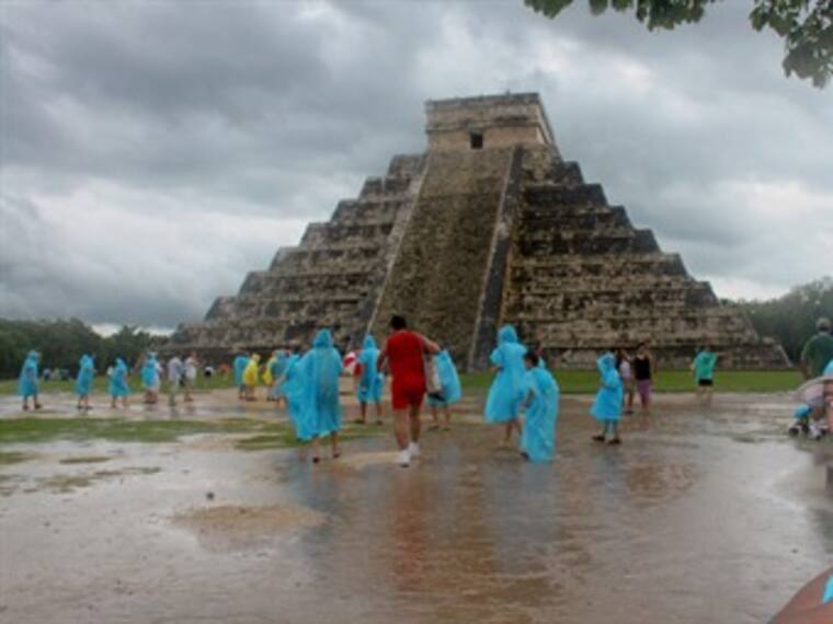 Lugares qué se embellecen con la lluvia.'Lobby W' con Marco Daniel Guzman