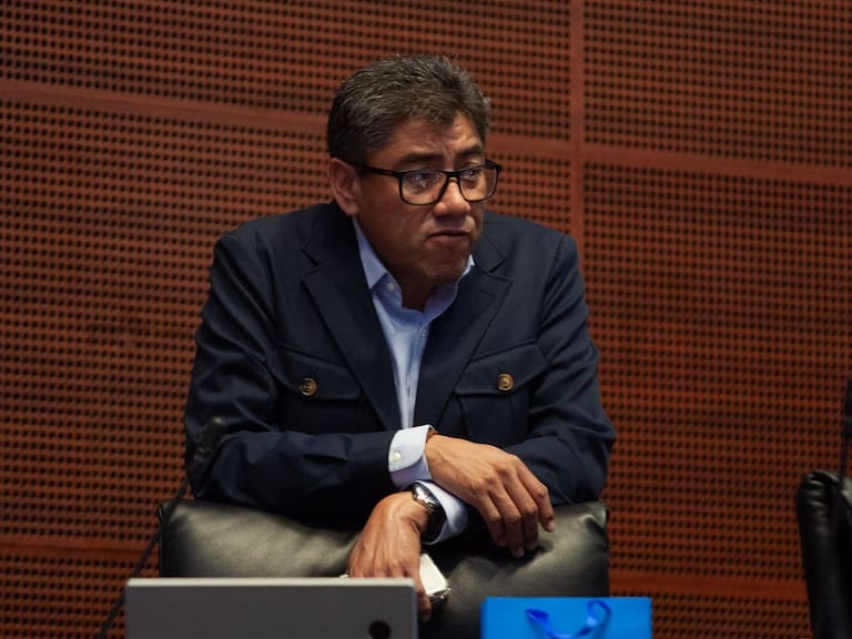 El senador de Morena se rechazó politizar el tema de la suástica de su “jueves de rolita” afirmó “no promuevo esos símbolos” y reiteró su llamado a no minimizar los liderazgos locales.FOTO: ANDREA MURCIA /CUARTOSCURO.COM