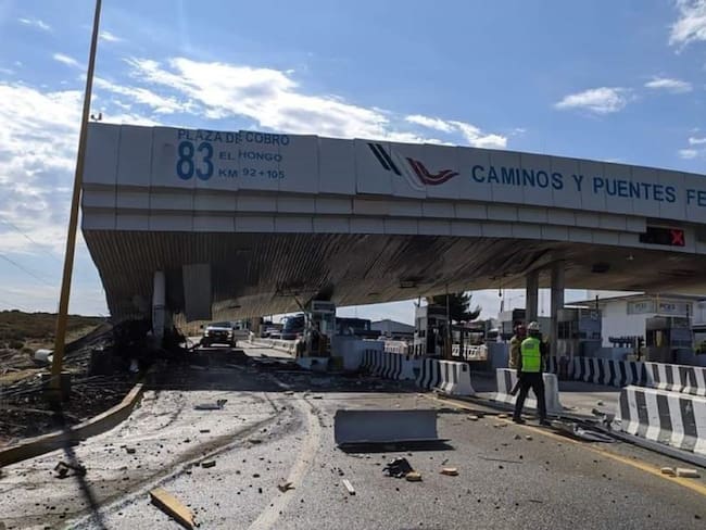 Choque en caseta de Tecate provoca cierre total de la autopista