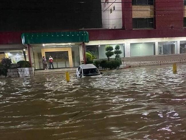 Se desborda el río Tezoquipan en Chalco, hay decenas de familias damnificadas