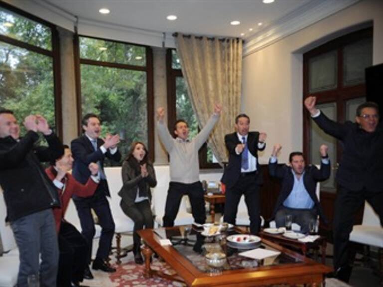 Felicita EPN vía telefónica a Miguel Herrera