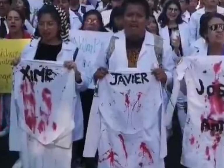 Universitarios protestan por asesinato de compañeros en Puebla
