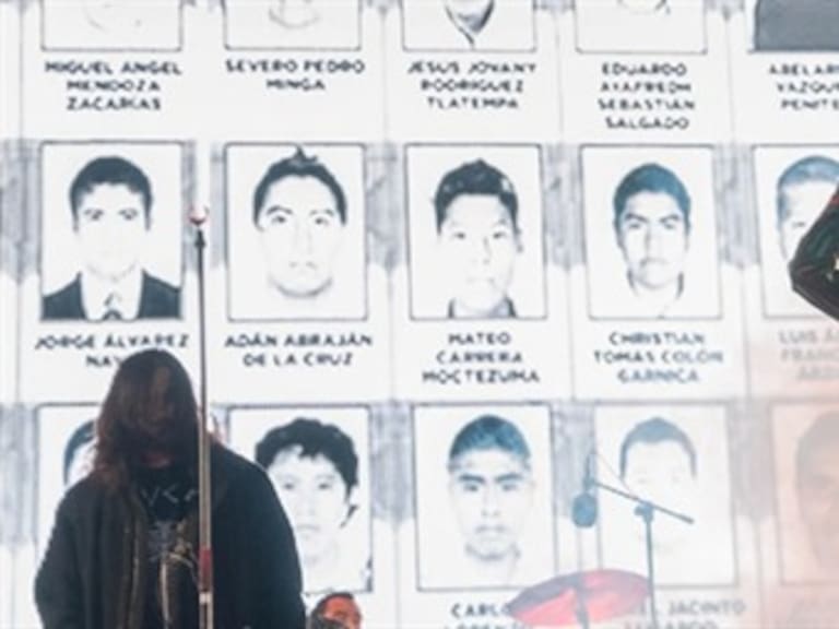 Caifanes pide 43 segundos de silencio por estudiantes desaparecidos de Ayotzinapa