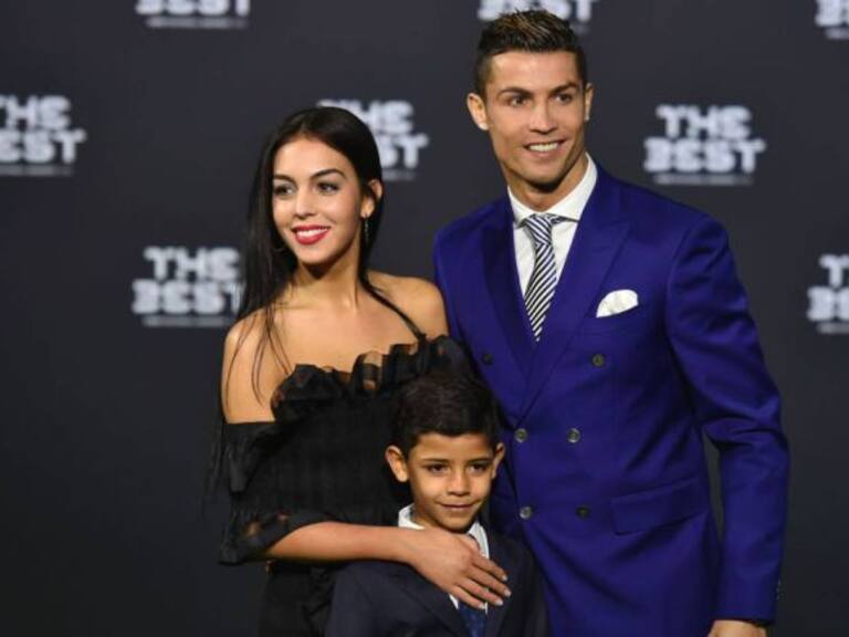 Atacan a novia de Cristiano Ronaldo en Internet