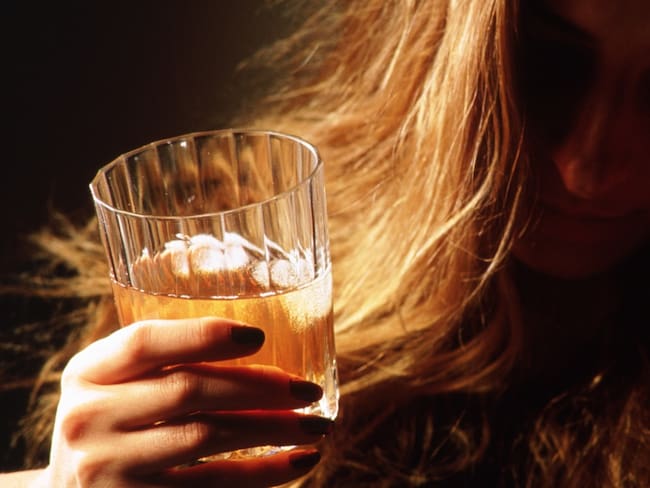 Circuito del alcohol: ¿Qué le hace a tu esófago, estómago e intestino?