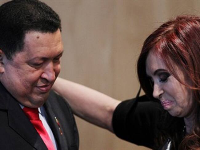 Llega a Cuba presidenta argentina en apoyo a Chávez