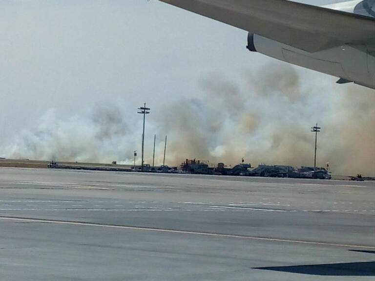Incendio pospone despegues y aterrizajes en el Aeropuerto de Guadalajara