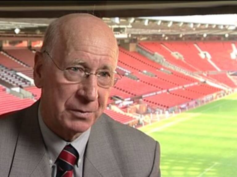 Invita Bobby Charlton a mineros chilenos a partido del Manchester