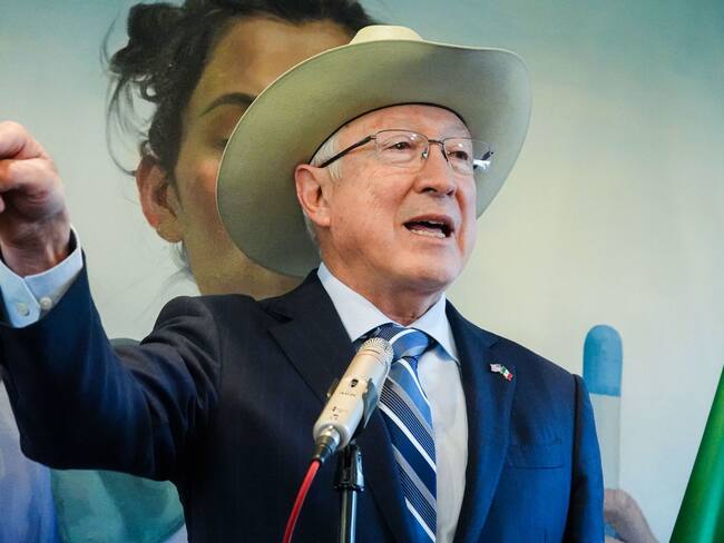 Ken Salazar asegura que estrategia de seguridad de AMLO no funcionó