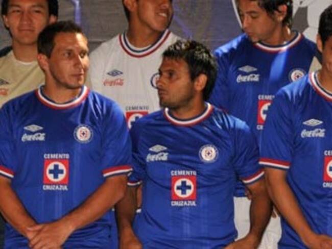 Usará Cruz Azul playera con motivos de las décadas de 1960 y 1970