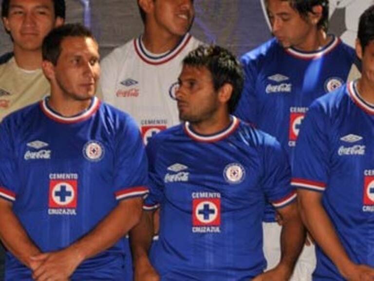 Usará Cruz Azul playera con motivos de las décadas de 1960 y 1970