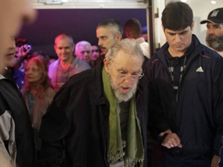Reaparece Fidel Castro en inauguración de Estudio de Arte