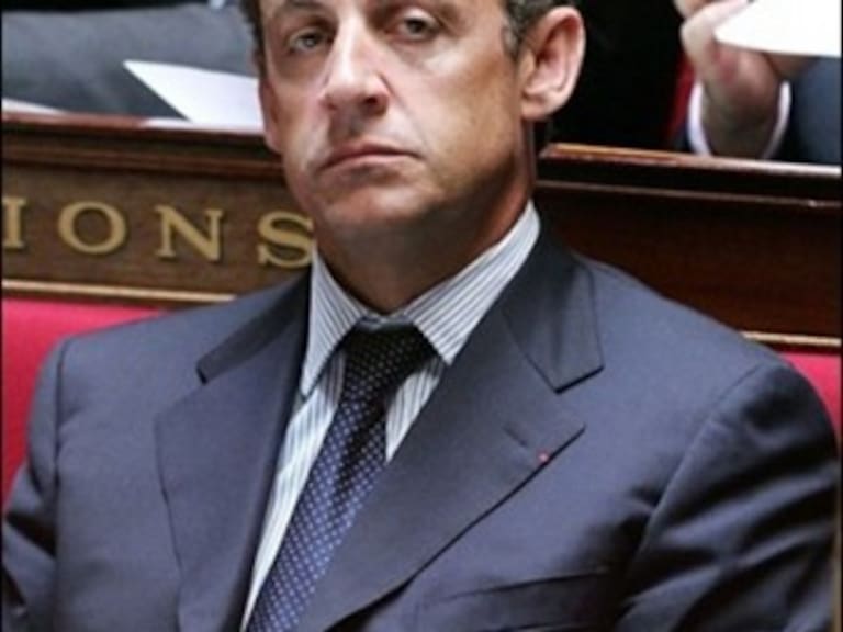 Partido de Sarkozy pierde primera ronda electoral