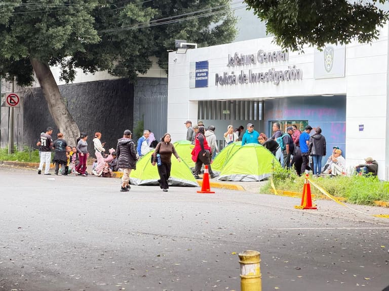 Mototaxistas denuncian extorsiones ante la Fiscalía de CDMX