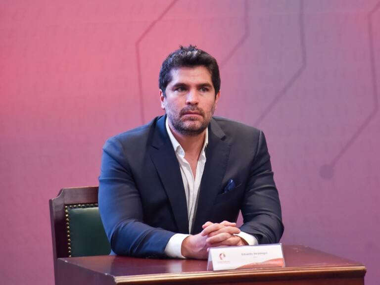 El actor afirma que México requiere una opción diferente a la de los partidos