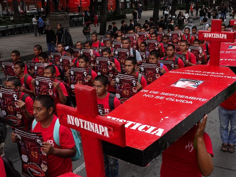 En el caso Ayotzinapa, Claudia Sheinbaum afirmó que las investigaciones se basan en evidencia científica y rechazó que exista una segunda verdad histórica.