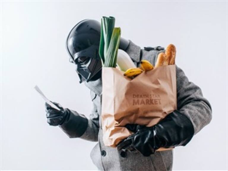 Un fotógrafo imaginó cómo sería la vida diaria de Darth Vader