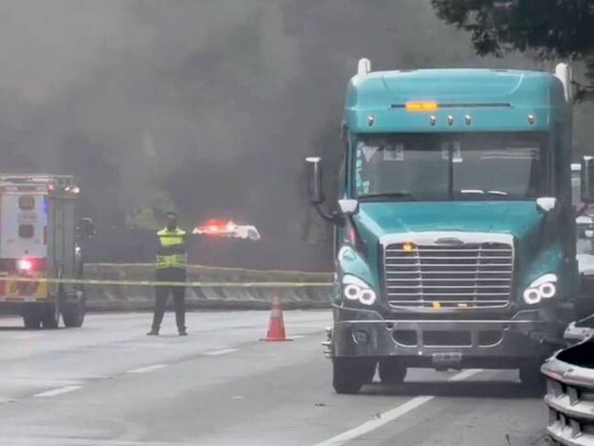 Reabren parcialmente la autopista México-Cuernavaca tras volcadura de tractocamión